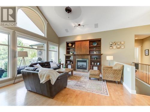 1173 Peak Point Drive, West Kelowna, BC - Indoor Photo Showing Living Room With Fireplace