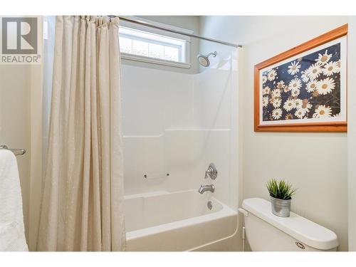 1173 Peak Point Drive, West Kelowna, BC - Indoor Photo Showing Bathroom