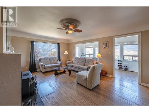 105 Spruce Road, Penticton, BC - Indoor Photo Showing Living Room