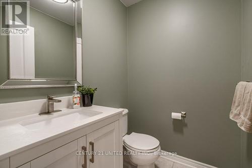 972 Avery Avenue, Peterborough (Monaghan), ON - Indoor Photo Showing Bathroom