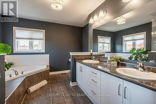 972 Avery Avenue, Peterborough (Monaghan), ON - Indoor Photo Showing Bathroom