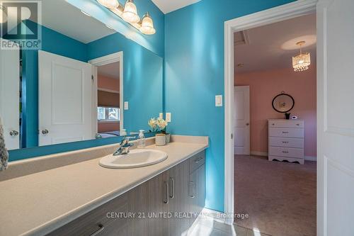 972 Avery Avenue, Peterborough (Monaghan), ON - Indoor Photo Showing Bathroom