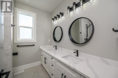 7833 Southridge Avenue, Prince George, BC - Indoor Photo Showing Bathroom