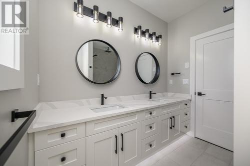 7833 Southridge Avenue, Prince George, BC - Indoor Photo Showing Bathroom