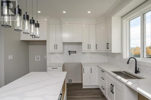 7833 Southridge Avenue, Prince George, BC - Indoor Photo Showing Kitchen