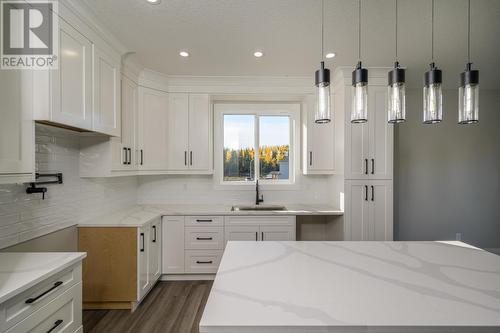 7833 Southridge Avenue, Prince George, BC - Indoor Photo Showing Kitchen