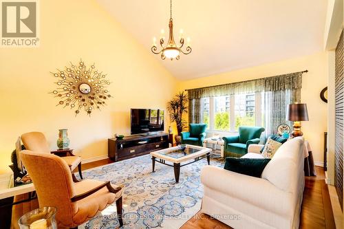 3121 Pincombe Drive, London, ON - Indoor Photo Showing Living Room