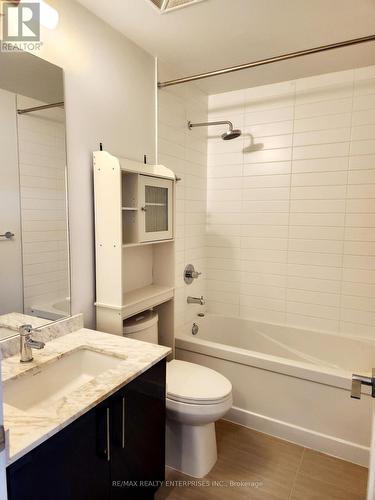 727 - 4055 Parkside Village Drive, Mississauga, ON - Indoor Photo Showing Bathroom