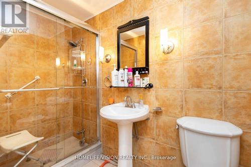 137 Old Surrey Lane, Richmond Hill, ON - Indoor Photo Showing Bathroom