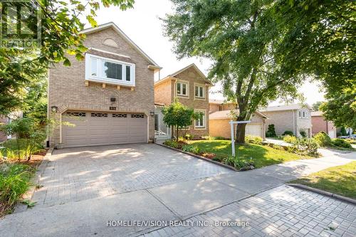 137 Old Surrey Lane, Richmond Hill, ON - Outdoor