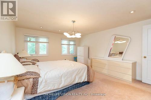 137 Old Surrey Lane, Richmond Hill, ON - Indoor Photo Showing Bedroom