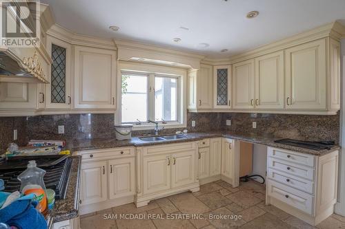 1588 Watersedge Road, Mississauga, ON - Indoor Photo Showing Kitchen With Double Sink