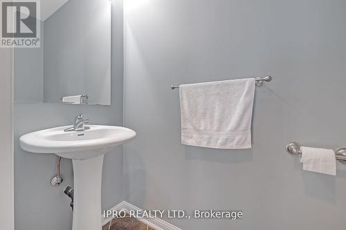 650 Holly Avenue, Milton, ON - Indoor Photo Showing Bathroom