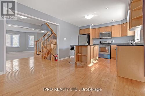 650 Holly Avenue, Milton, ON - Indoor Photo Showing Kitchen