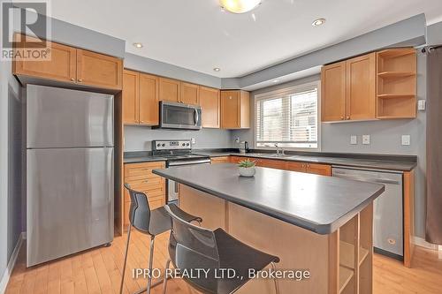 650 Holly Avenue, Milton, ON - Indoor Photo Showing Kitchen