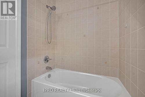 650 Holly Avenue, Milton, ON - Indoor Photo Showing Bathroom