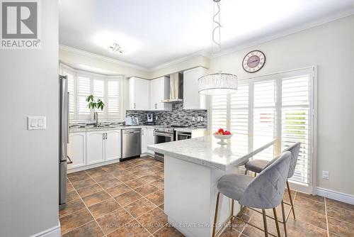 3182 Tim Dobbie Drive, Burlington, ON - Indoor Photo Showing Kitchen With Upgraded Kitchen