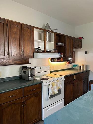 121 Aspen Street E, Oak Lake, MB - Indoor Photo Showing Kitchen