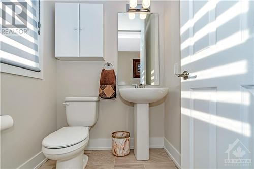 706 Fenwick Way, Ottawa, ON - Indoor Photo Showing Bathroom