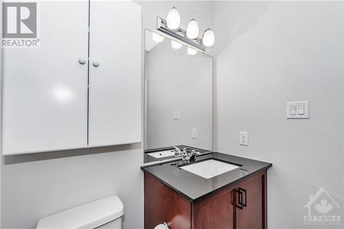 706 Fenwick Way, Ottawa, ON - Indoor Photo Showing Bathroom