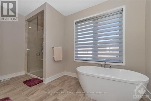 706 Fenwick Way, Barrhaven (7708 - Barrhaven - Stonebridge), ON - Indoor Photo Showing Bathroom