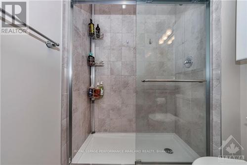 706 Fenwick Way, Barrhaven (7708 - Barrhaven - Stonebridge), ON - Indoor Photo Showing Bathroom