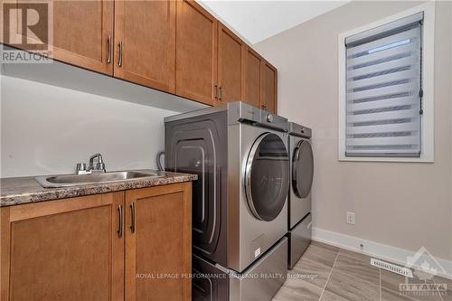 706 Fenwick Way, Barrhaven (7708 - Barrhaven - Stonebridge), ON - Indoor Photo Showing Laundry Room