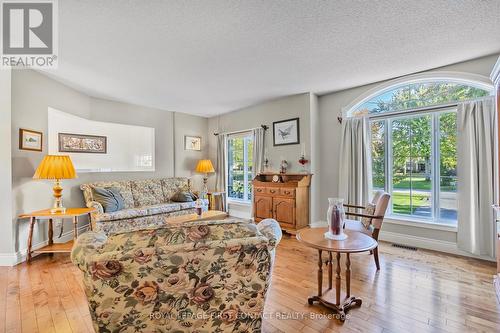 93 Bayshore Drive, Ramara, ON - Indoor Photo Showing Living Room