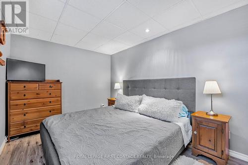 93 Bayshore Drive, Ramara, ON - Indoor Photo Showing Bedroom