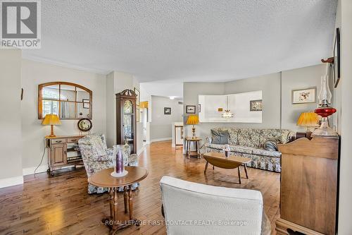 93 Bayshore Drive, Ramara, ON - Indoor Photo Showing Living Room