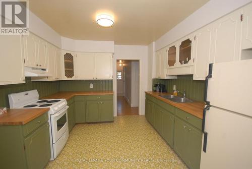 11 Maple Lane, Markham, ON - Indoor Photo Showing Kitchen