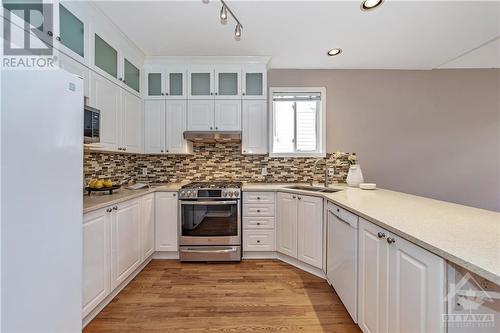 44 Grengold Way, Ottawa, ON - Indoor Photo Showing Kitchen With Double Sink With Upgraded Kitchen