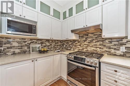 44 Grengold Way, Ottawa, ON - Indoor Photo Showing Kitchen With Upgraded Kitchen