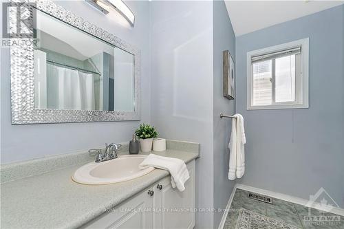 44 Grengold Way, Ottawa, ON - Indoor Photo Showing Bathroom