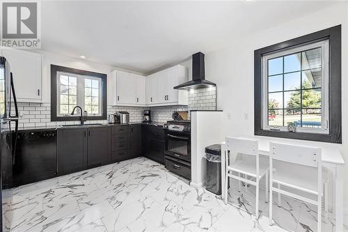 1502 South Lavant Road, Lanark Highlands, ON - Indoor Photo Showing Kitchen