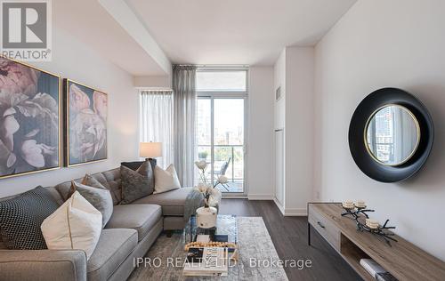 1602 - 105 George Street, Toronto, ON - Indoor Photo Showing Living Room