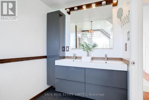 38 Poulett Street E, Toronto, ON - Indoor Photo Showing Bathroom