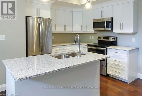 B - 1195 Queen Street, Kincardine, ON - Indoor Photo Showing Kitchen With Stainless Steel Kitchen With Double Sink With Upgraded Kitchen