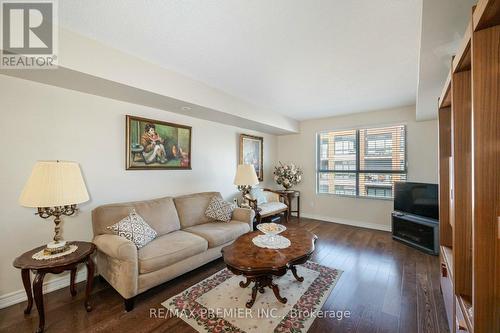 307 - 121 Woodbridge Avenue, Vaughan, ON - Indoor Photo Showing Living Room