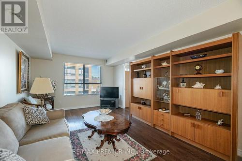 307 - 121 Woodbridge Avenue, Vaughan, ON - Indoor Photo Showing Living Room