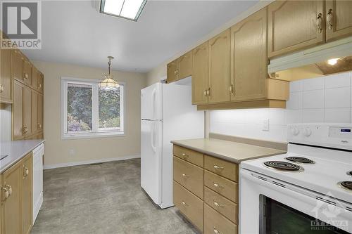 6103 Abbott Street, Ottawa, ON - Indoor Photo Showing Kitchen