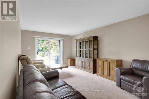 6103 Abbott Street E, Ottawa, ON - Indoor Photo Showing Living Room