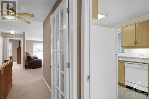 6103 Abbott Street, Ottawa, ON - Indoor Photo Showing Kitchen