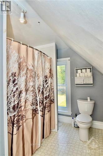 36 Drummond Street, Rideau Lakes, ON - Indoor Photo Showing Bathroom