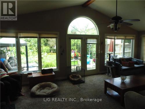 75 Buell Street, Brockville, ON - Indoor Photo Showing Living Room