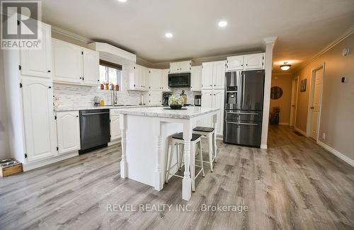 106 Renison Avenue, Timmins (Main Area), ON - Indoor Photo Showing Kitchen With Upgraded Kitchen