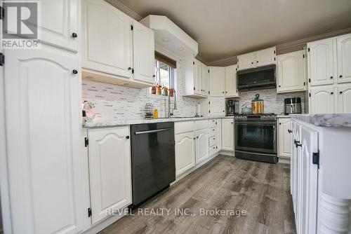 106 Renison Avenue, Timmins (Main Area), ON - Indoor Photo Showing Kitchen With Upgraded Kitchen