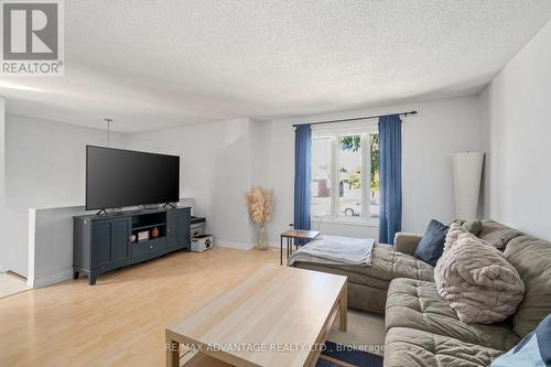 51 Weymouth Drive, London, ON - Indoor Photo Showing Living Room