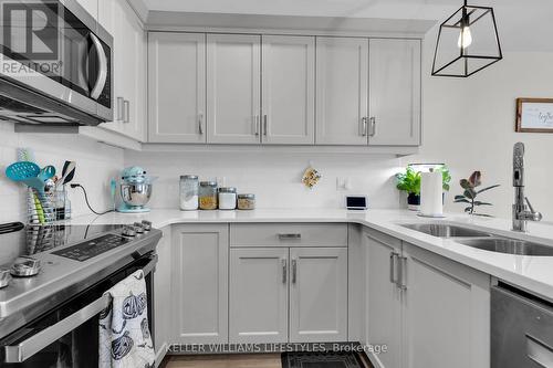 46 - 601 Lions Park Drive, Strathroy-Caradoc (Mount Brydges), ON - Indoor Photo Showing Kitchen With Double Sink