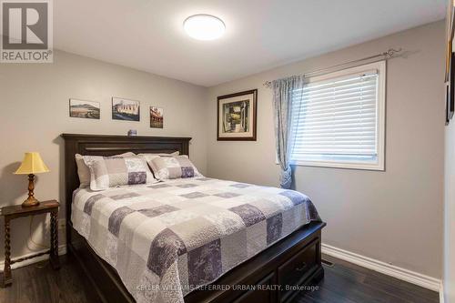 406 Lupin Drive, Whitby, ON - Indoor Photo Showing Bedroom